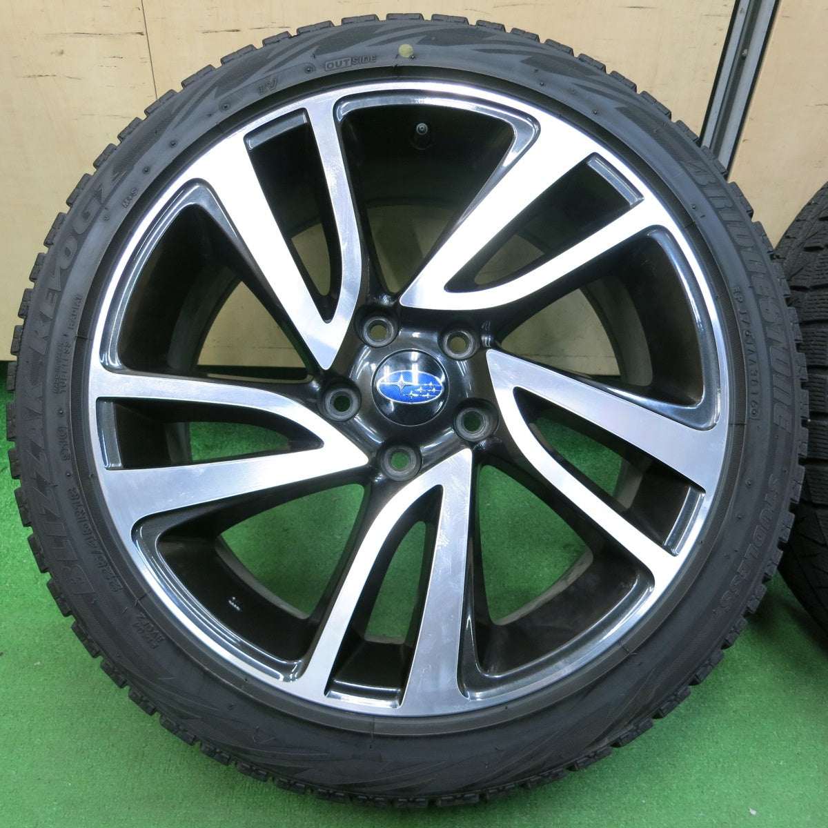 *送料無料* 4本価格★スバル レヴォーグ 純正 225/45R18 スタッドレス ブリヂストン ブリザック REVO GZ PCD114.3/5H★4052312イス