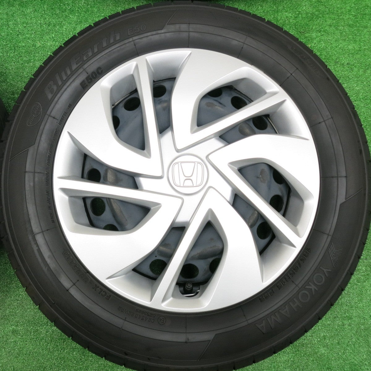 [送料無料] 新車外し！24年★ホンダ GB5 フリード 純正 スチール 185/65R15 ヨコハマ ブルーアース E50 E50C 15インチ PCD114.3/5H★4091602HAノ