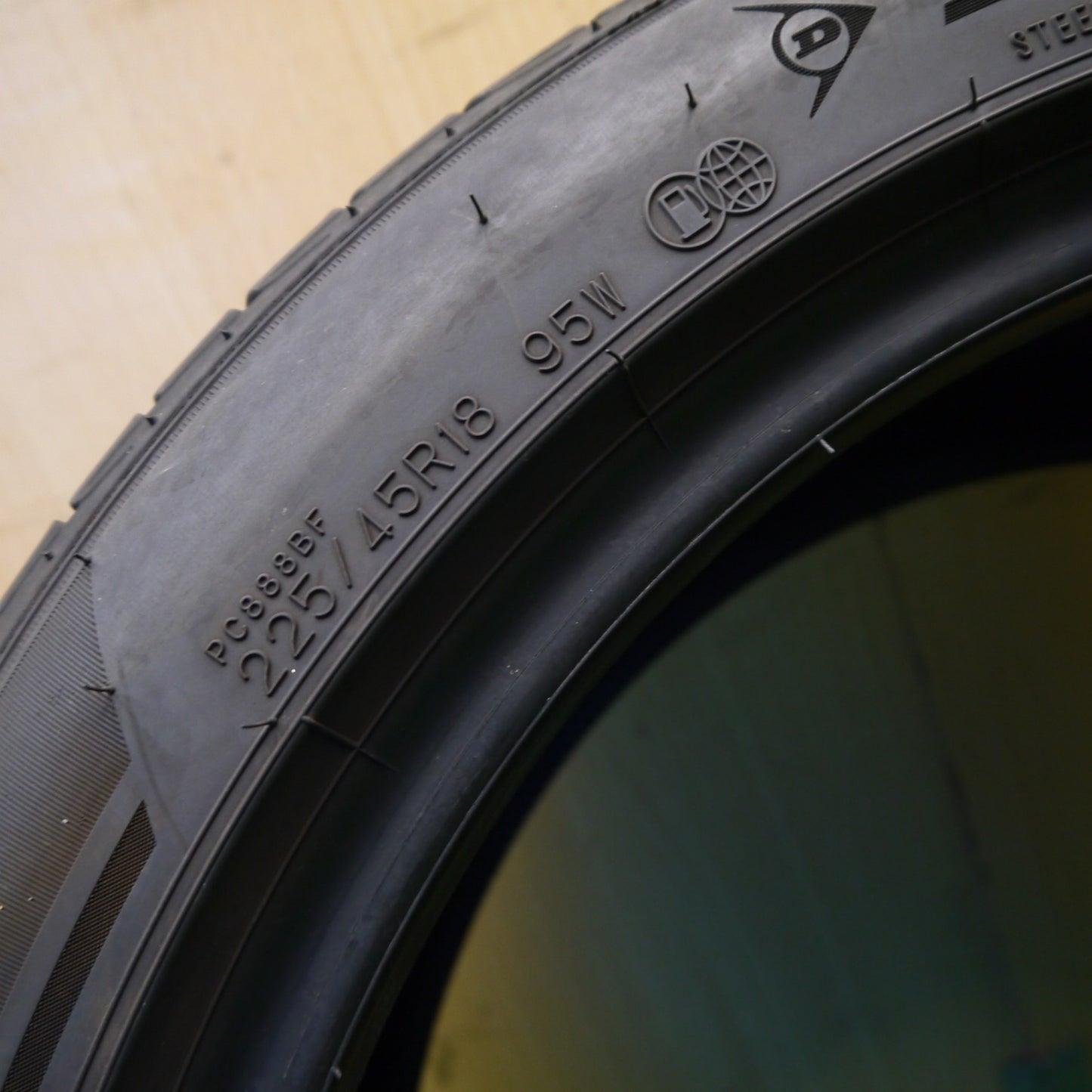 バリ溝！24年！9.5分！1本★225/45R18 ダンロップ LE MANS V + ルマン 5 プラス タイヤ 18インチ レヴォーグ WRX クラウン 等★5102001Hノタ