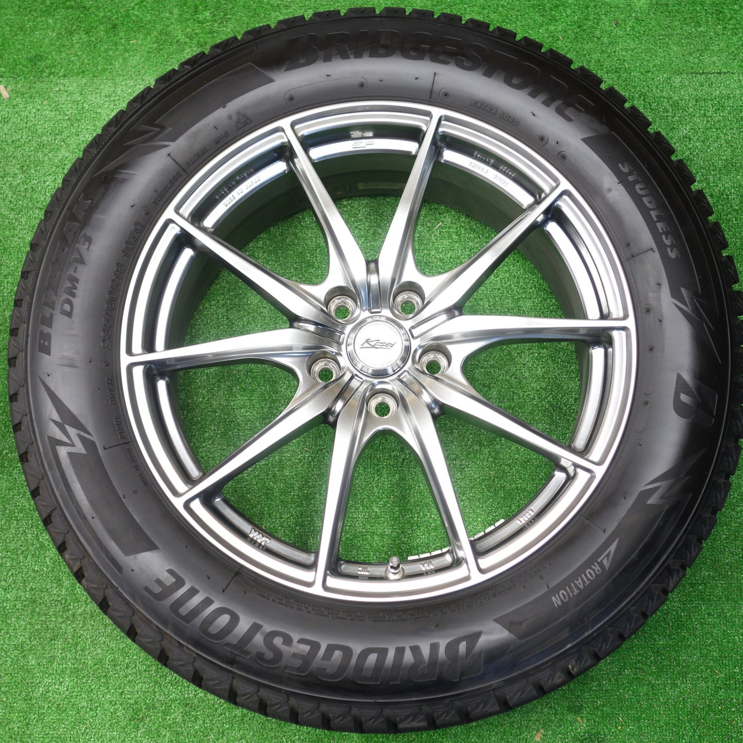 バリ溝！23年！キレイ！9.5分★レクサス 等 LEGCERA NX5 235/60R18 スタッドレス ブリヂストン ブリザック DM-V3 レグセラ 18インチ PCD114.3/5H★5112803KTス
