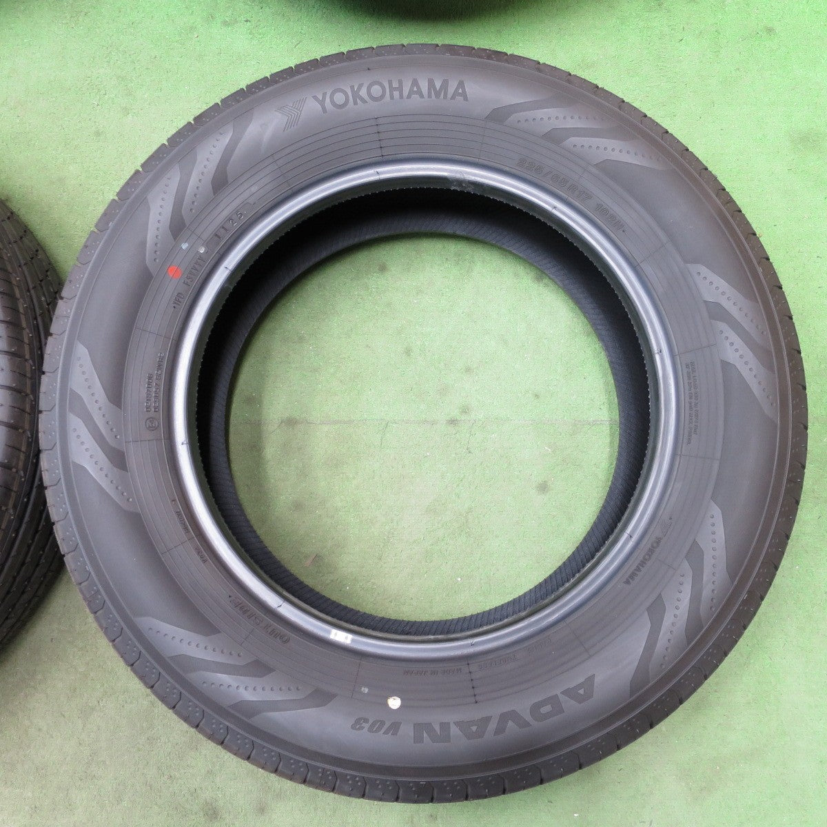 新車外し！25年★225/65R17 ヨコハマ アドバン V03 タイヤ 17インチ 40系 アルファード ヴェルファイア ハリアー RAV4 等★6060502NGノタ
