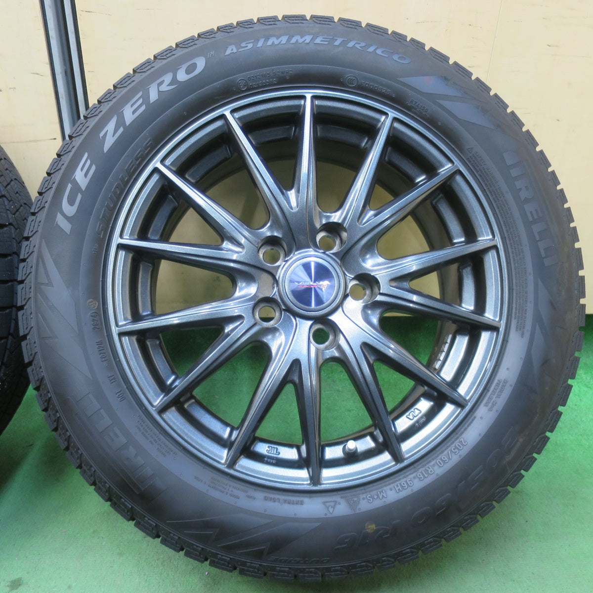 バリ溝！24年！キレイ！ほぼ10分★スタッドレス 205/60R16 ピレリ アイスゼロ アシンメトリコ VELVA SPORTZ ヴェルヴァ 16インチ PCD114.3/5H★5122901イス