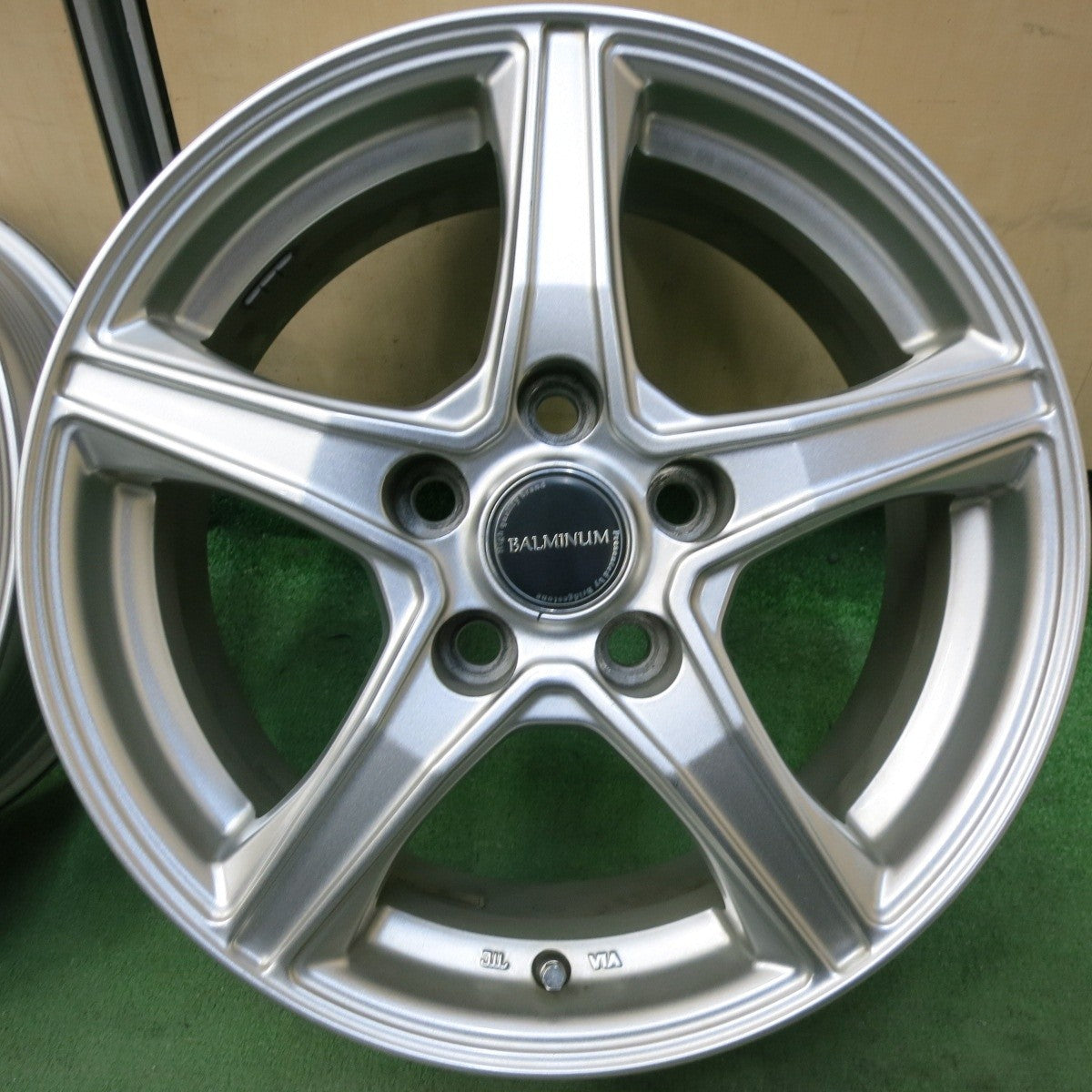 キレイ★BALMINUM バルミナ 16インチ ホイール 16×6.5J PCD114.3/5H★5032506SYホ