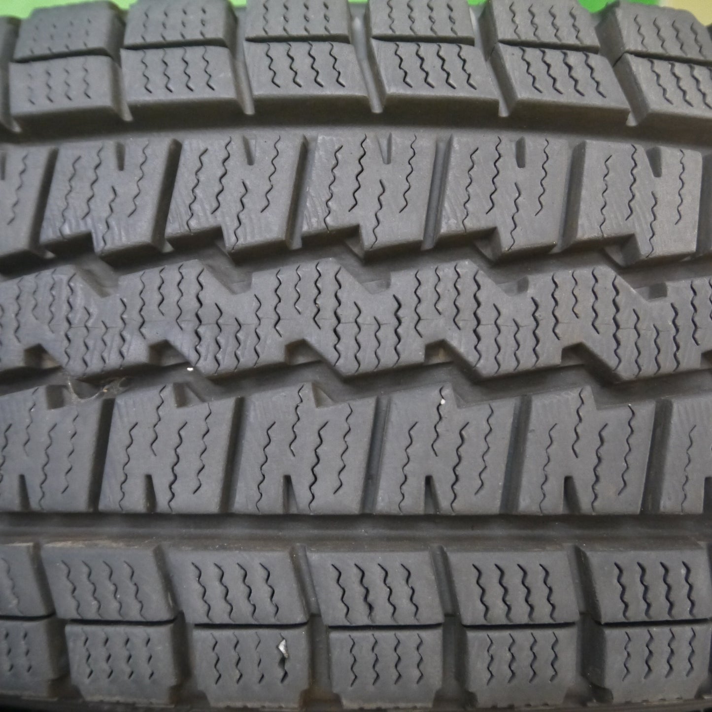 [送料無料] バリ溝！22年！キレイ！9.5分以上★ハイエース 等 KEELER 195/80R15 スタッドレス ダンロップ ウインターマックス SV01 キーラー 15インチ PCD139.7/6H★4111808Hス