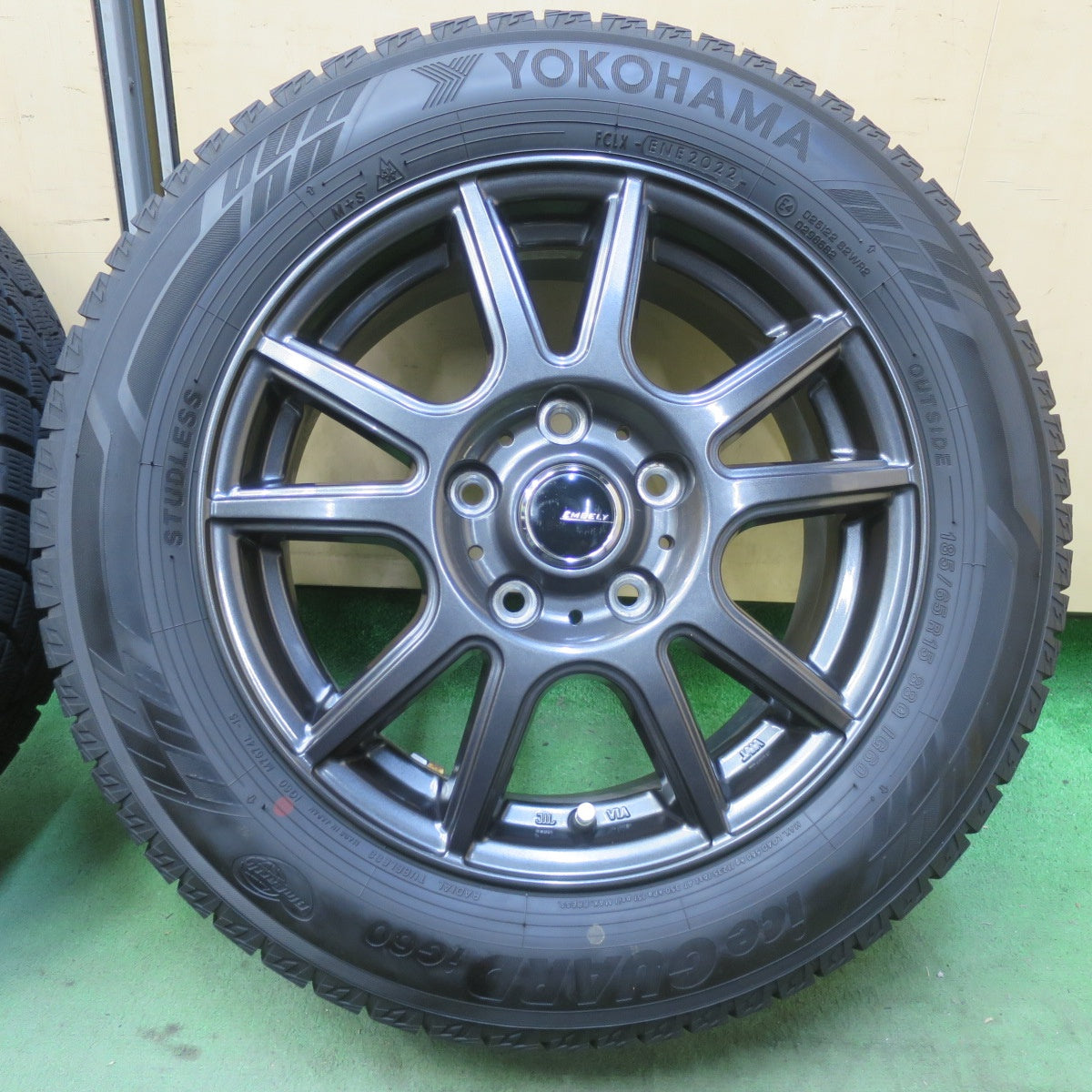 バリ溝！22年！キレイ！9分◎スタッドレス 185/65R15 ヨコハマ アイスガード iG60 EMBELY S10 エンベリー 15インチ PCD114.3/5H◎6081202イス