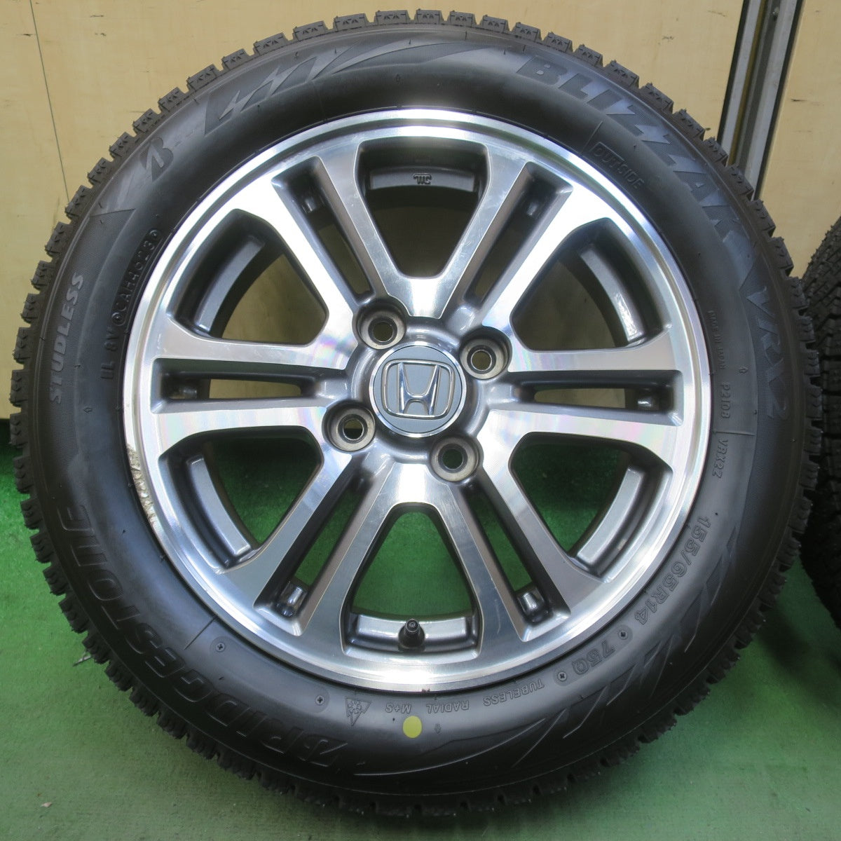 ほぼ未使用！23年◎ホンダ JF1 JF2 N-BOX 純正 155/65R14 スタッドレス ブリヂストン ブリザック VRX2 14インチ PCD100/4H◎6083106イス