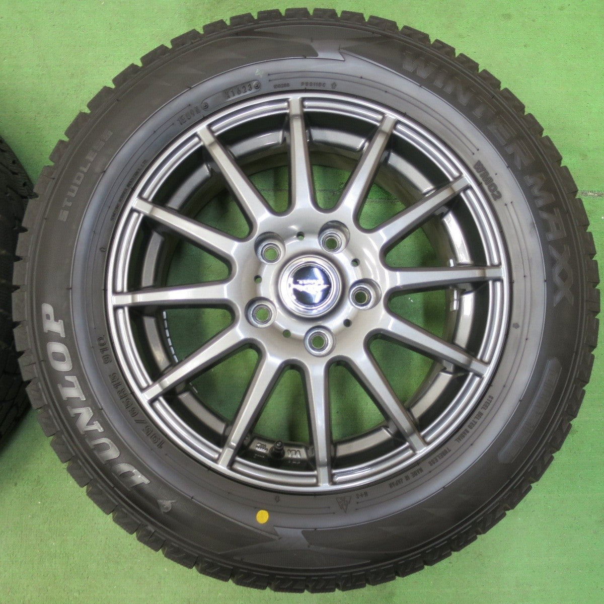 バリ溝！23年！キレイ！9.5分★スタッドレス 195/65R15 ダンロップ ウインターマックス WM02 TEAD テッド 15インチ PCD114.3/5H★5032607イス