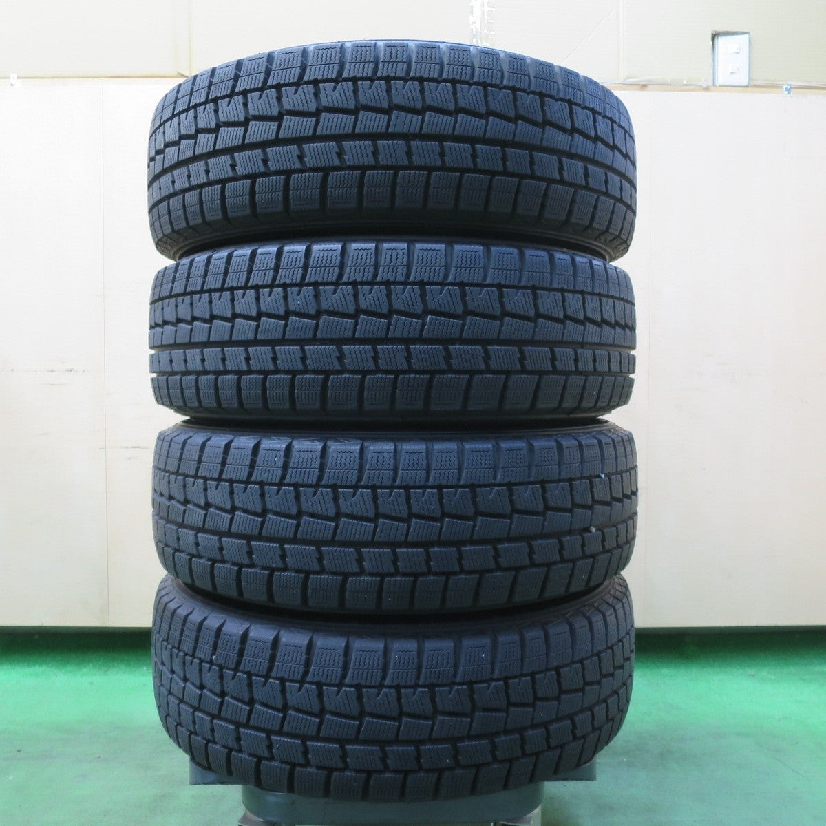 バリ溝！キレイ！9.5分★シエンタ 等 185/65R15 スタッドレス ダンロップ ウインターマックス WM01 CWORKS 15インチ PCD100/5H★5032912イス