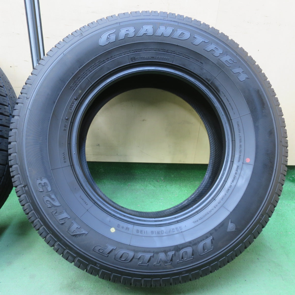 新車外し！25年★265/70R16 ダンロップ AT23 グラントレック タイヤ 16インチ ランクル 70 プラド ハイラックス サーフ 等★6040102イノタ