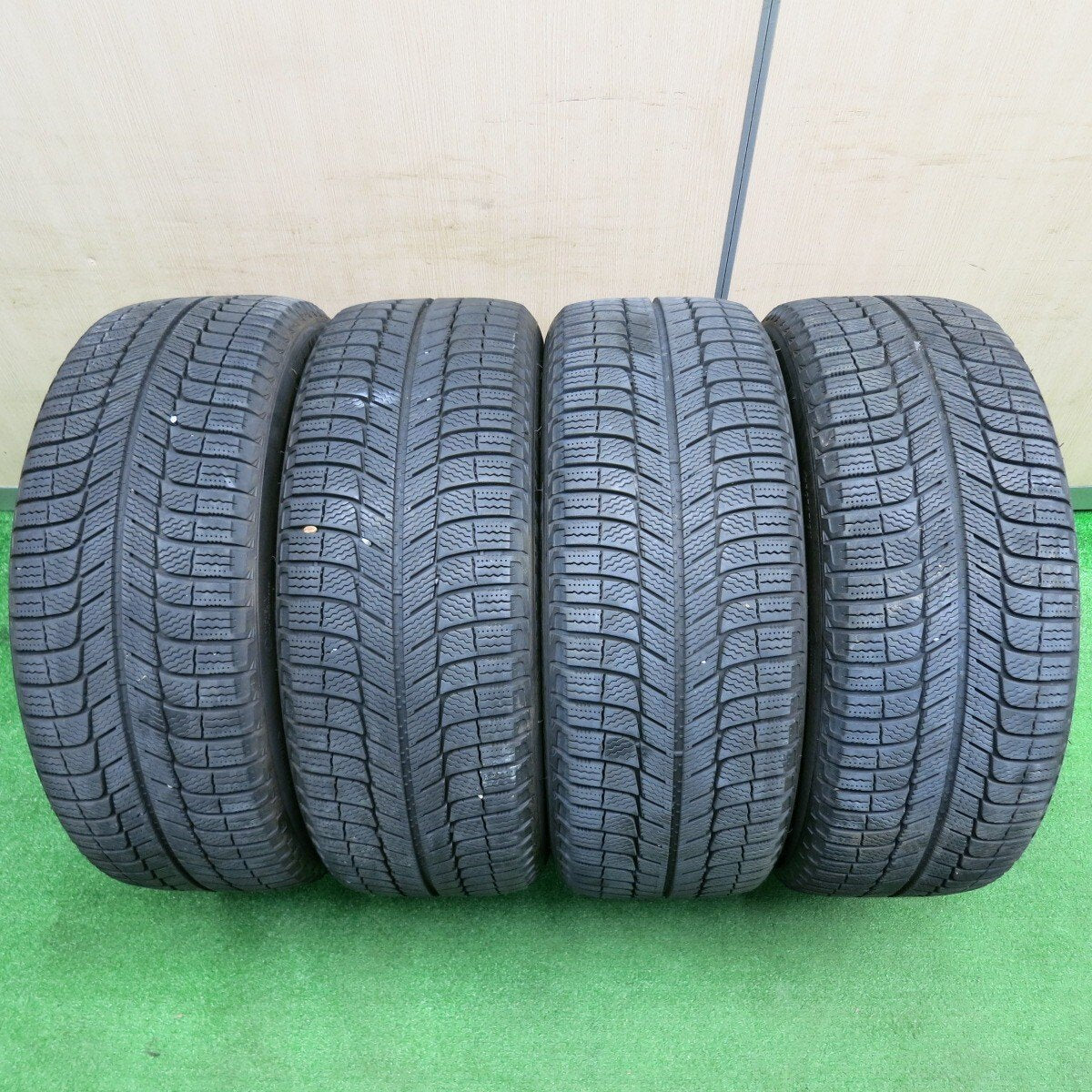 バリ溝！キレイ！9分★スタッドレス 235/45R18 ミシュラン X-ICE3+ VELVA SPORT ヴェルヴァ 18インチ PCD114.3/5H★4120801TNス