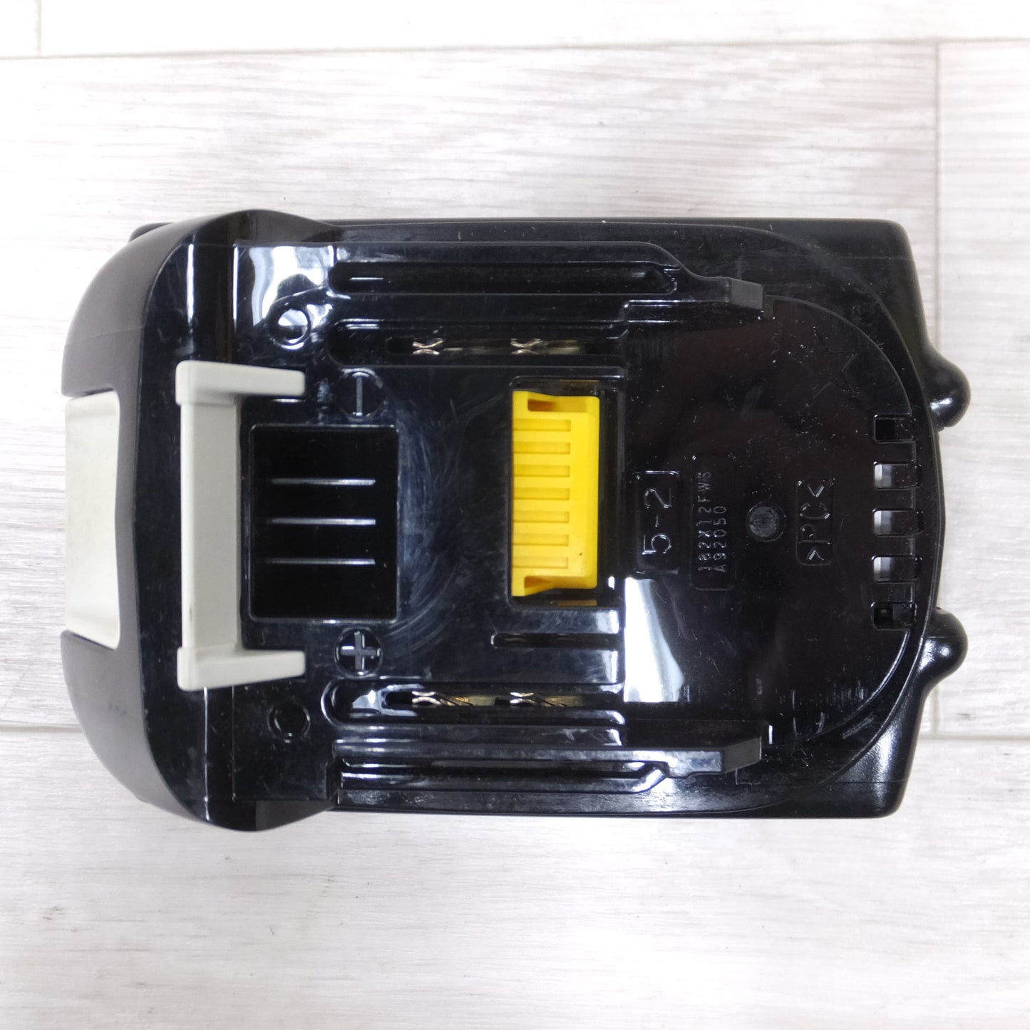 [送料無料] キレイ◆makita マキタ Li-on リチウムイオンバッテリー BL1830B DC18V 3.0Ah 54Wh 電動工具◆