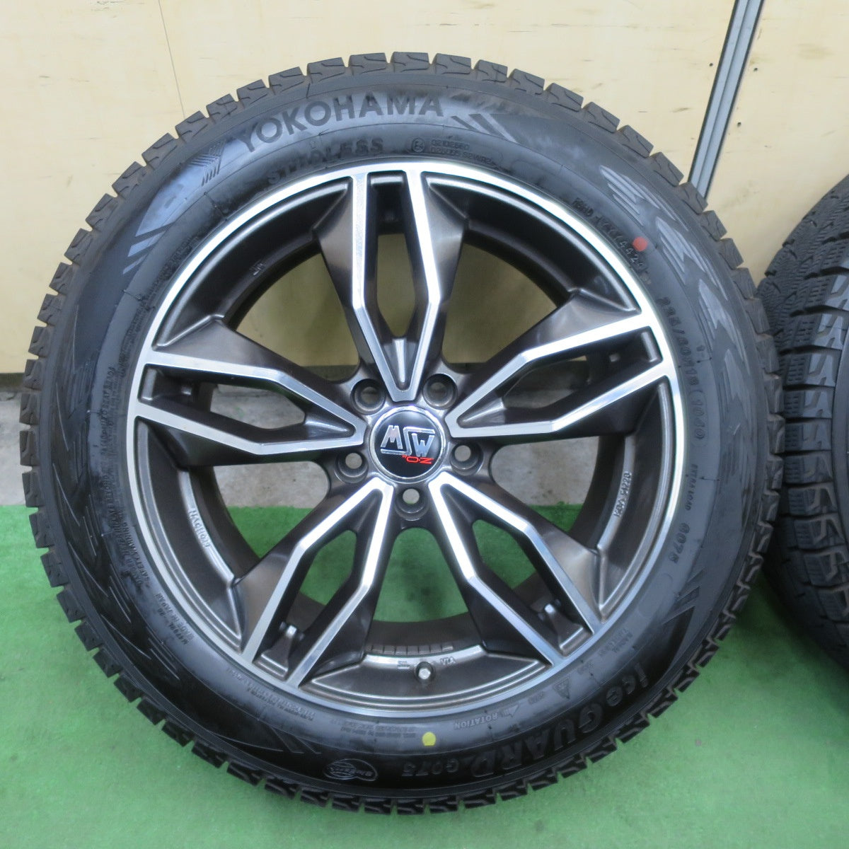 バリ溝！24年！9.5分★ベンツ アウディ 等 O・Z MSW71 225/60R18 スタッドレス ヨコハマ アイスガード G075 18インチ OZ PCD112/5H★6040202TTス