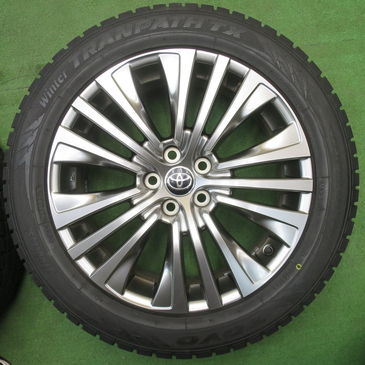 超バリ溝！23年！キレイ！ほぼ10分★トヨタ 80系 ハリアー 純正 225/55R19 スタッドレス トーヨー ウインター トランパス TX 19インチ PCD114.3/5H★6021401NJス
