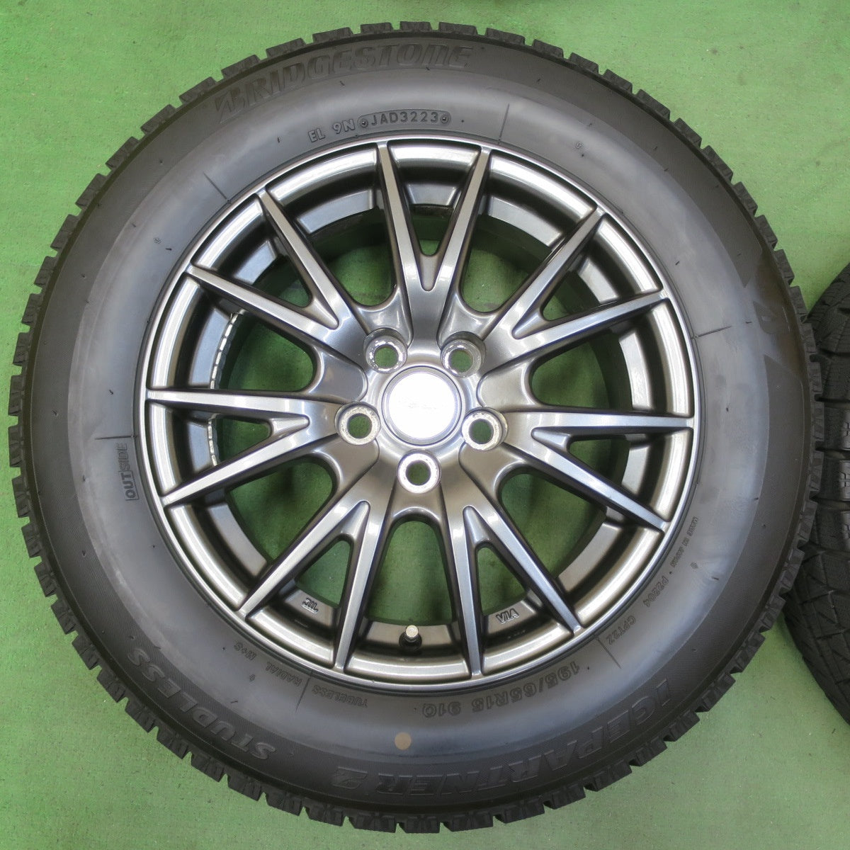 バリ溝！23年！キレイ！9.5分★プリウス 等 195/65R15 スタッドレス ブリヂストン アイスパートナー2 VELVA SPORT ヴェルヴァ 15インチ PCD100/5H★5080606イス