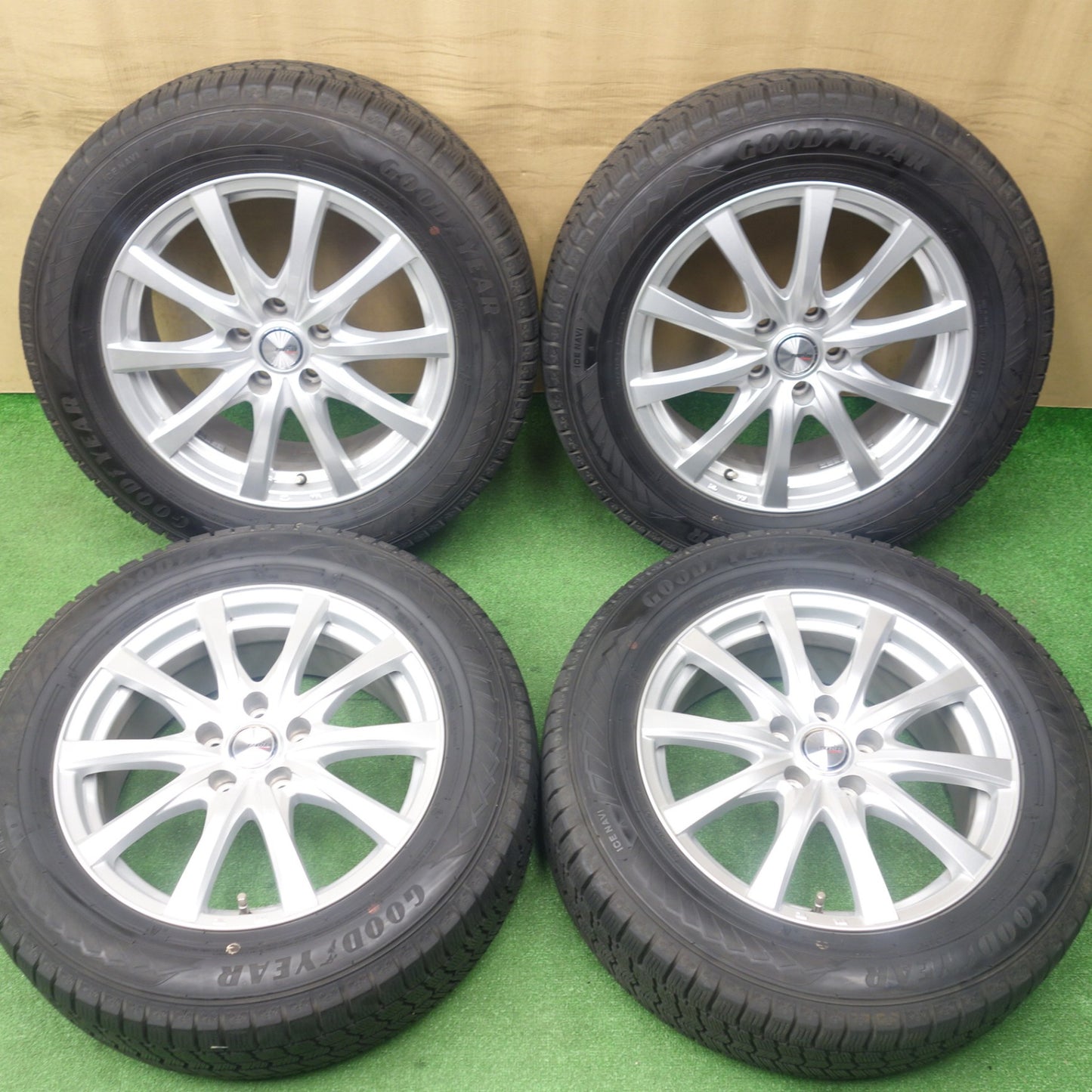 バリ溝！22年！キレイ！9分★スタッドレス 225/60R17 グッドイヤー アイスナビ8 ravrion RS01 ラブリオン 17インチ PCD114.3/5H★6021501KTス