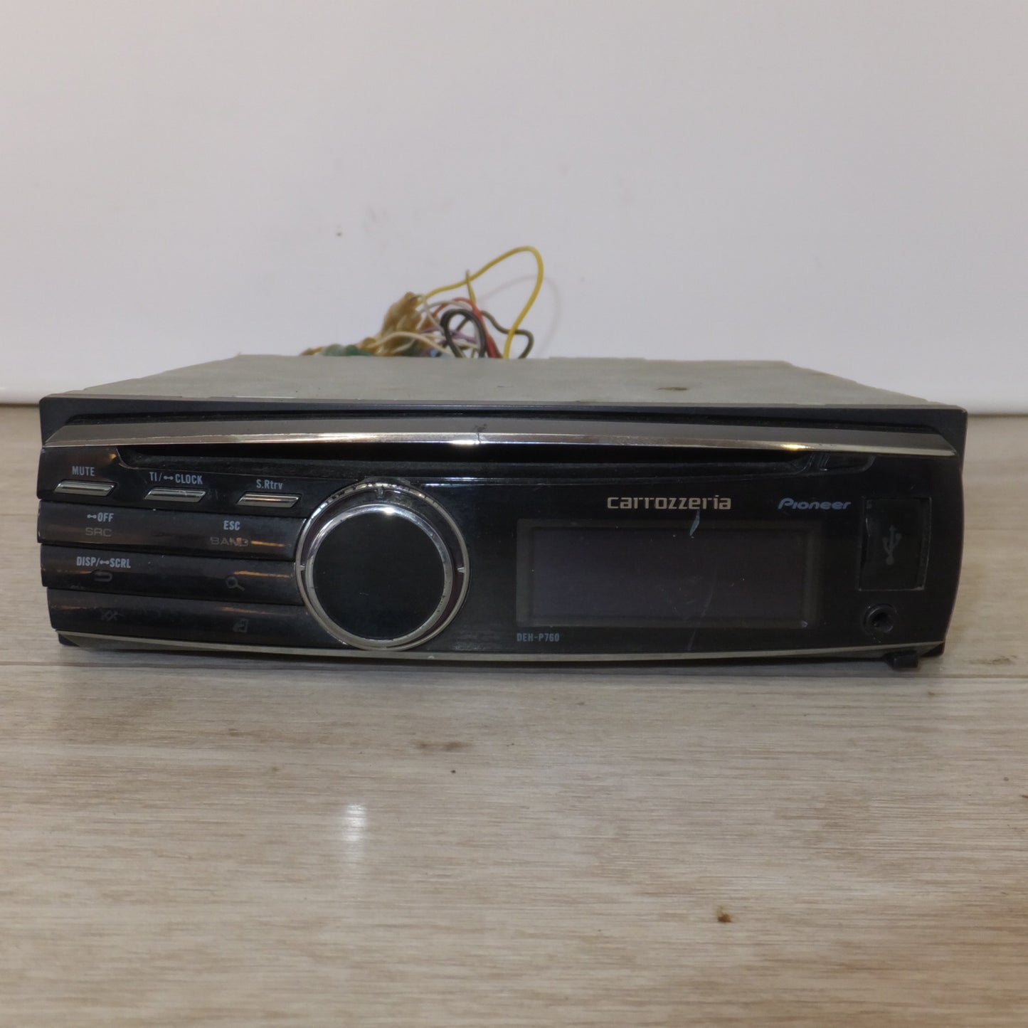 [送料無料] ★カロッツェリア carrozzeria カーオーディオ 1Dメインユニット DEH-P760[82]★