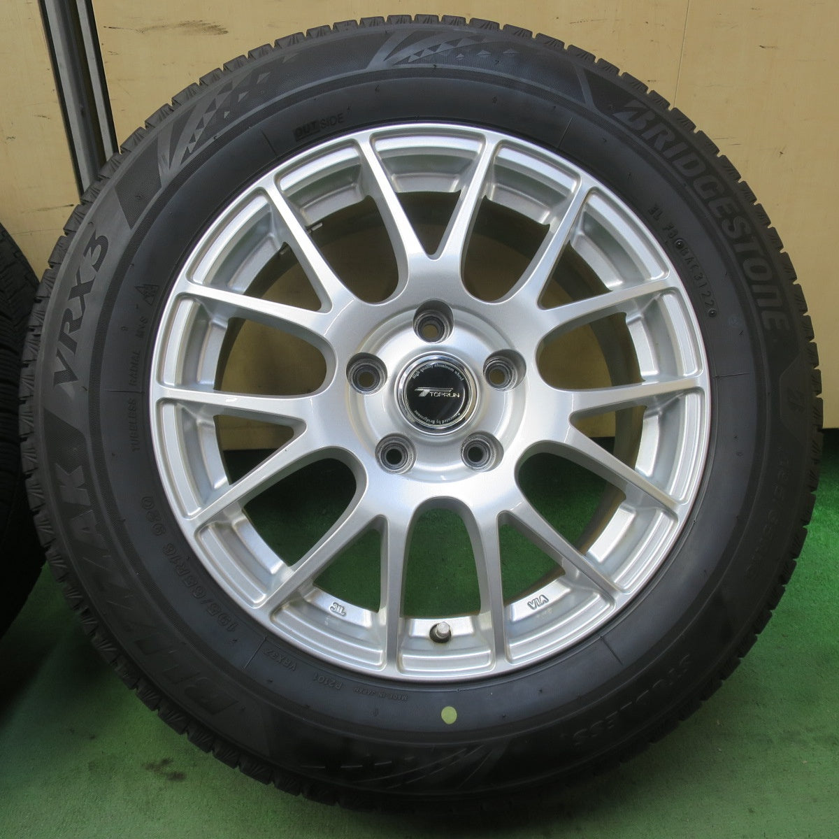 キレイ！22年◎スタッドレス 195/65R16 ブリヂストン ブリザック VRX3 TOPRUN トップラン 16インチ PCD114.3/5H◎6080605イス