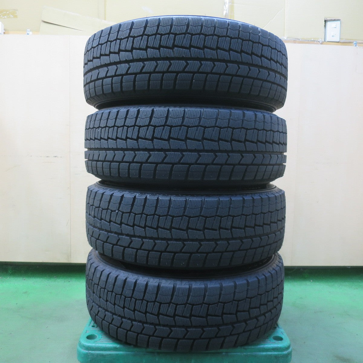 バリ溝！25年！キレイ！ほぼ10分◎プリウス 等 195/65R15 スタッドレス ダンロップ ウインターマックス WM02 ravrion RS01 ラブリオン 15インチ PCD100/5H◎6070803イス
