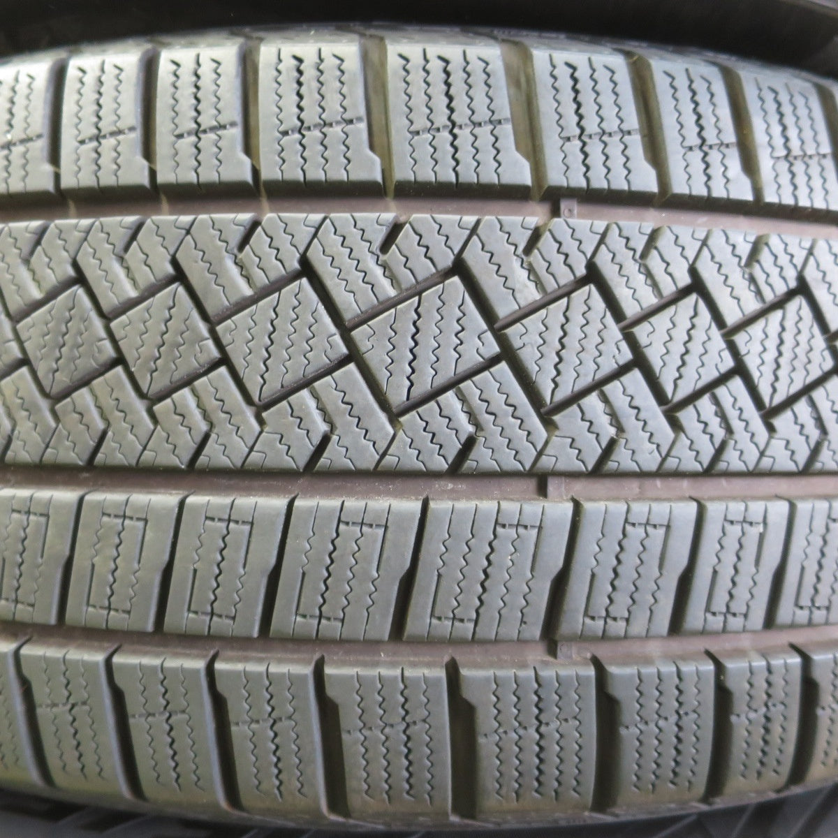 バリ溝！22年！キレイ！9分★スタッドレス 215/55R17 ピレリ アイス ゼロ アシンメトリコ SCHNEIDER シュナイダー 17インチ PCD114.3/5H★6042008イス