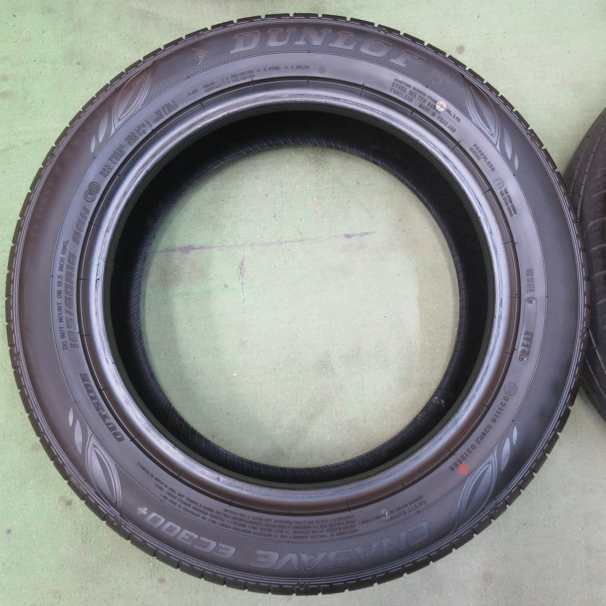 バリ溝！24年！9.5分以上★185/60R16 ダンロップ エナセーブ EC300+ タイヤ 16インチ アクア ヤリス フィット ノート MAZDA2 デミオ 等★6050409イノタ