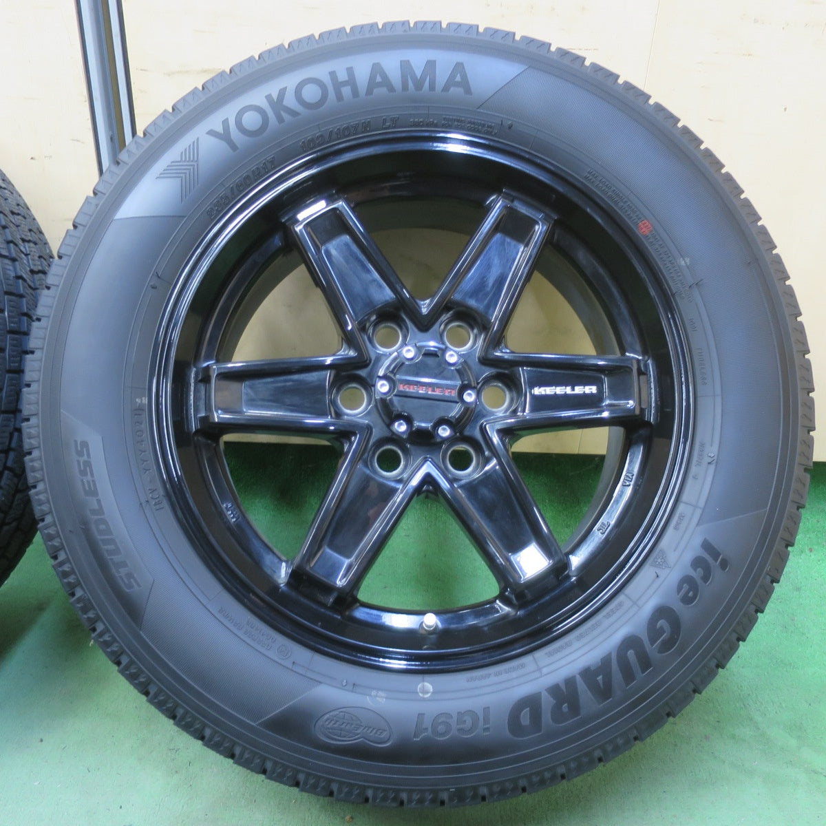 バリ溝！キレイ！9分◎グランエース 等 KEELER TACTICS 235/60R17 109/107N スタッドレス ヨコハマ アイスガード iG91 キーラー タクティクス 17インチ PCD130/6H◎6071101イス