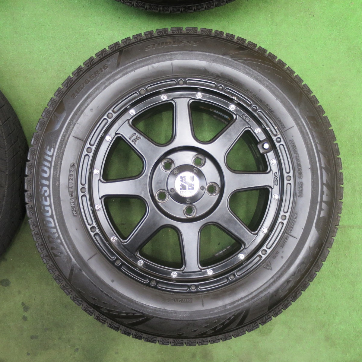 バリ溝！22年！キレイ！9.5分★スタッドレス 215/65R16 ブリヂストン ブリザック VRX3 XTREME-J XJ エクストリームJ 16インチ PCD114.3/5H★6021903TTス