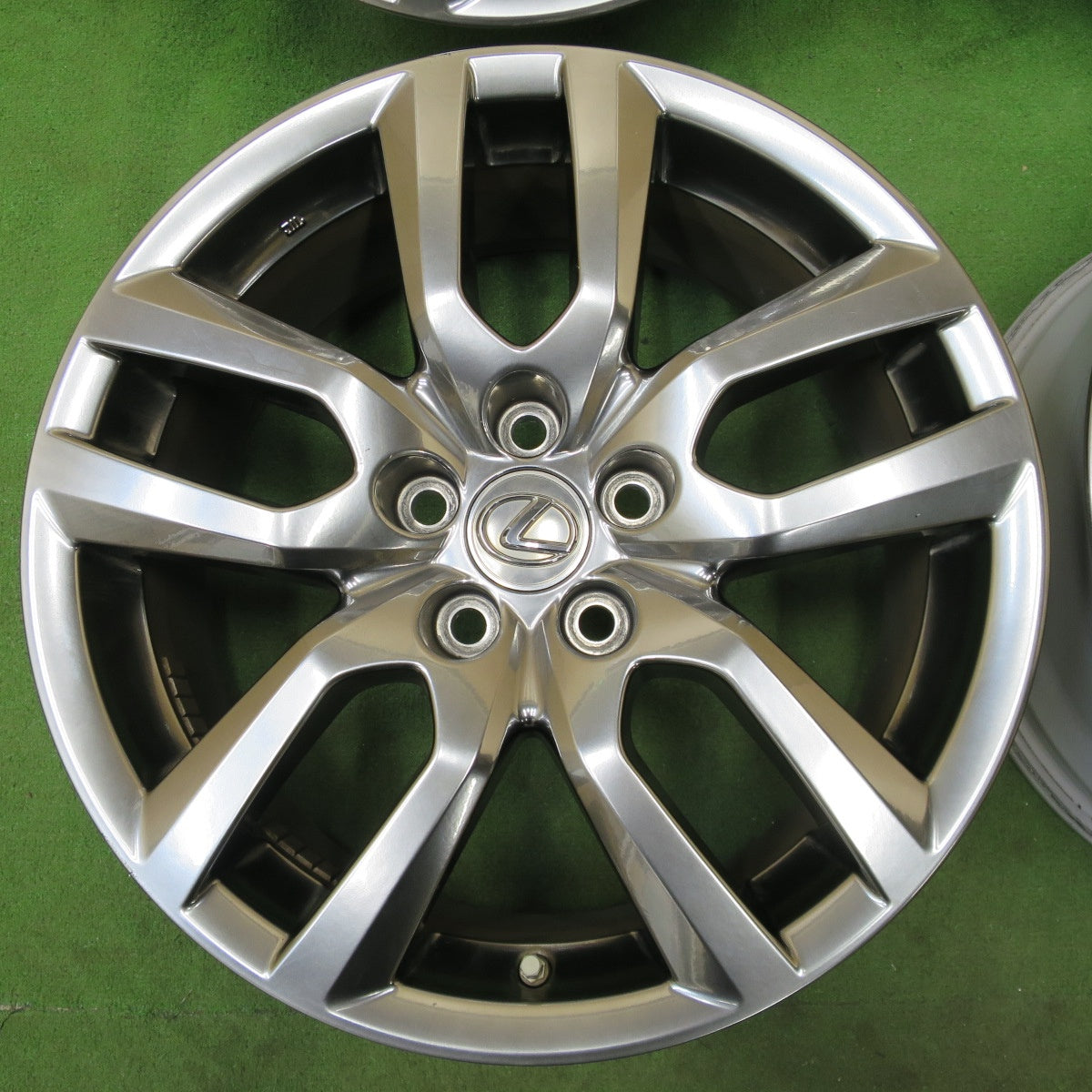 キレイ！センサー付き★レクサス NX バージョンL 純正 ホイール 18インチ 18×7.5J PCD114.3/5H★6033102NGホ