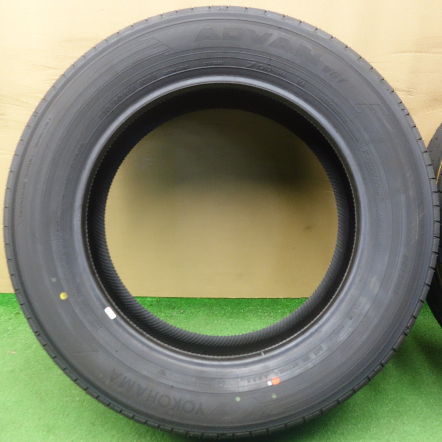 未使用！25年★235/60R18 ヨコハマ アドバン V61 タイヤ 18インチ レクサス NX RX ハリアー RAV4 CX-80 CX-60 等★6042205KTノタ