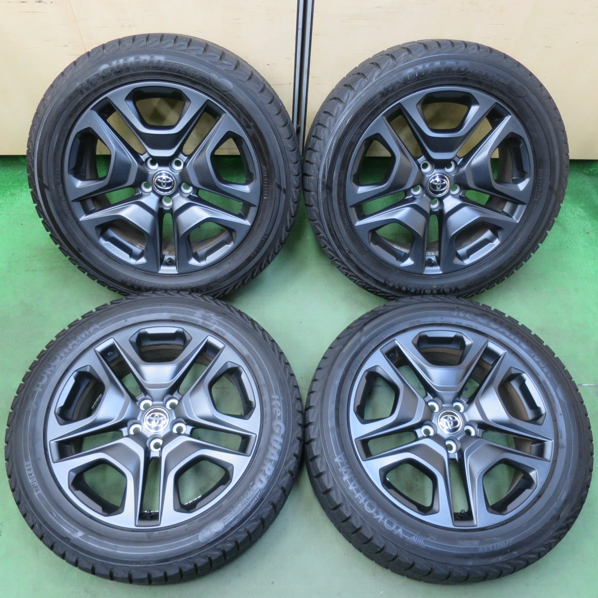 バリ溝！23年！キレイ！ほぼ10分★トヨタ RAV4 純正 235/55R19 スタッドレス ヨコハマ アイスガード iG52C 19インチ PCD114.3/5H★5112101イス