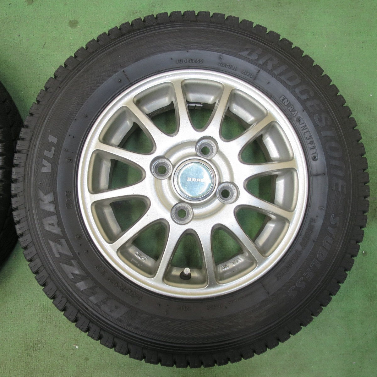 バリ溝！9.5分★スタッドレス 145R12 LT 6PR ブリヂストン ブリザック VL1 ECO FORME エコフォルム 12インチ PCD100/4H★6010906イス