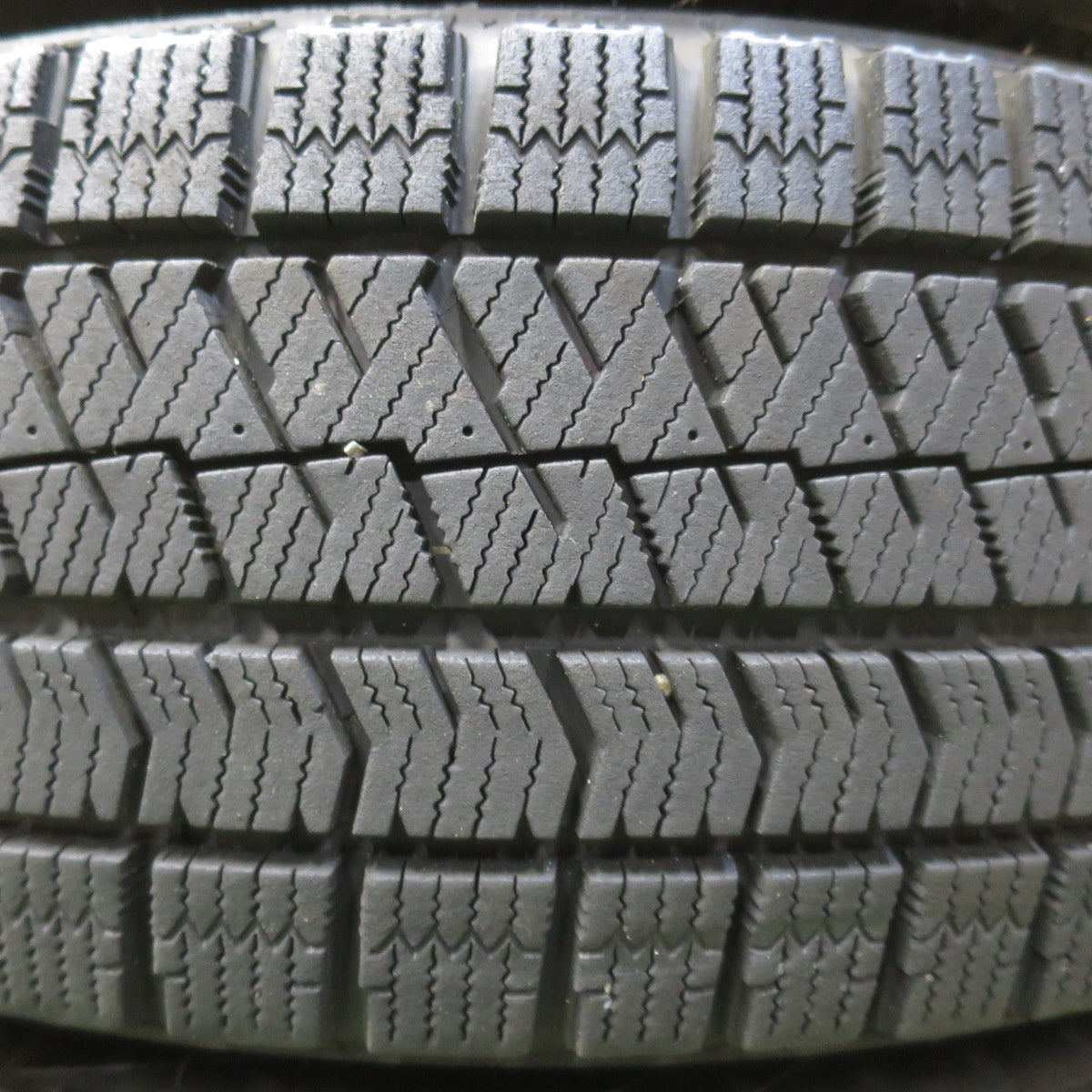 バリ溝！23年！8.5分◎スタッドレス 185/65R15 ブリヂストン ブリザック VRX2 VELVA KEVIN ヴェルヴァ ケヴィン 15インチ PCD114.3/5H◎6101308イス