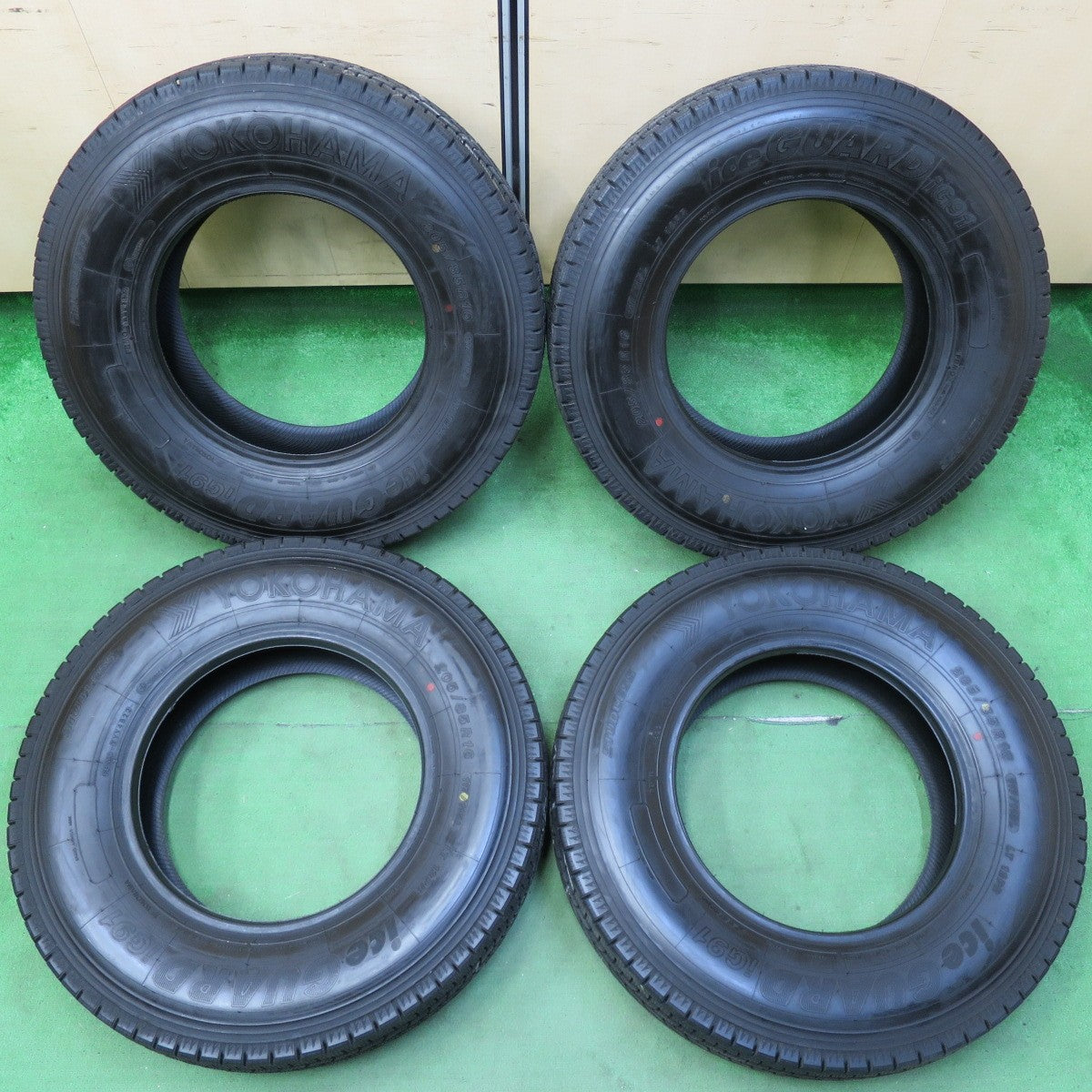 [送料無料] バリ溝！22年！9.5分以上★トラック タイヤ 205/85R16 117/115L 12PR スタッドレス ヨコハマ アイスガード iG91 16インチ★4092805イスタ