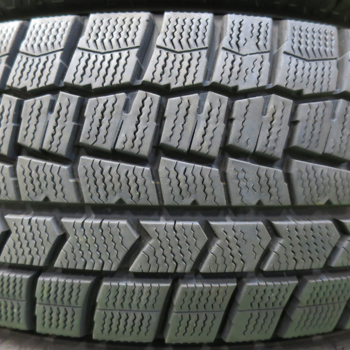 [送料無料] バリ溝！22年！8.5分★スタッドレス 195/60R16 ダンロップ ウインターマックス WM02 タイヤ 16インチ セレナ ラフェスタ ウィッシュ等★4120303イスタ