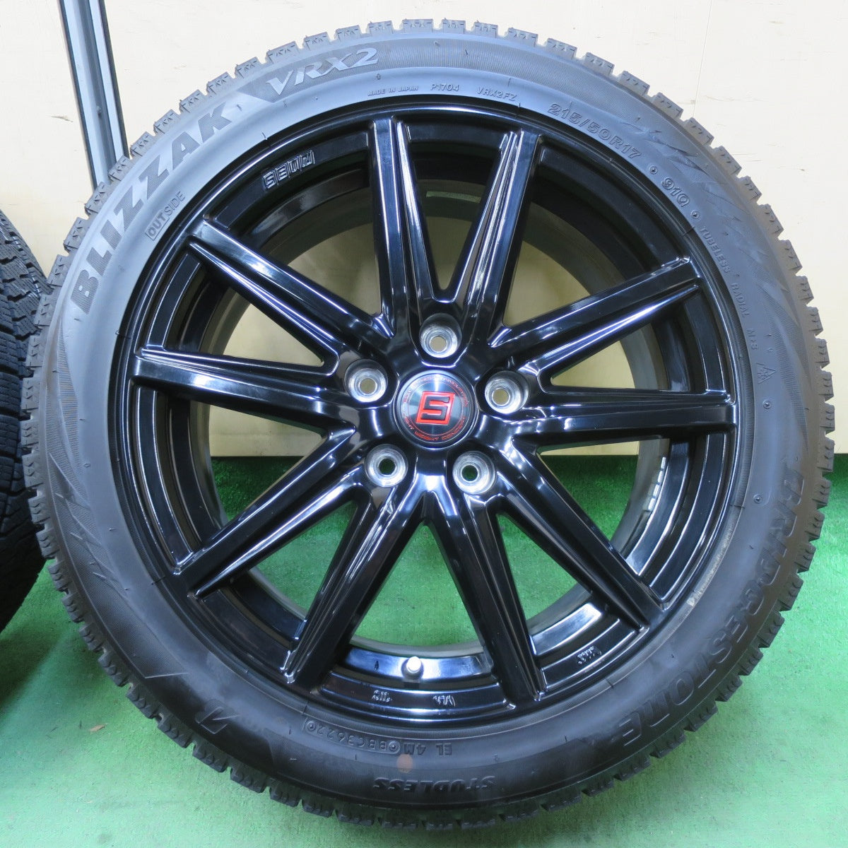 バリ溝！22年！キレイ！9.5分☆スタッドレス 215/50R17