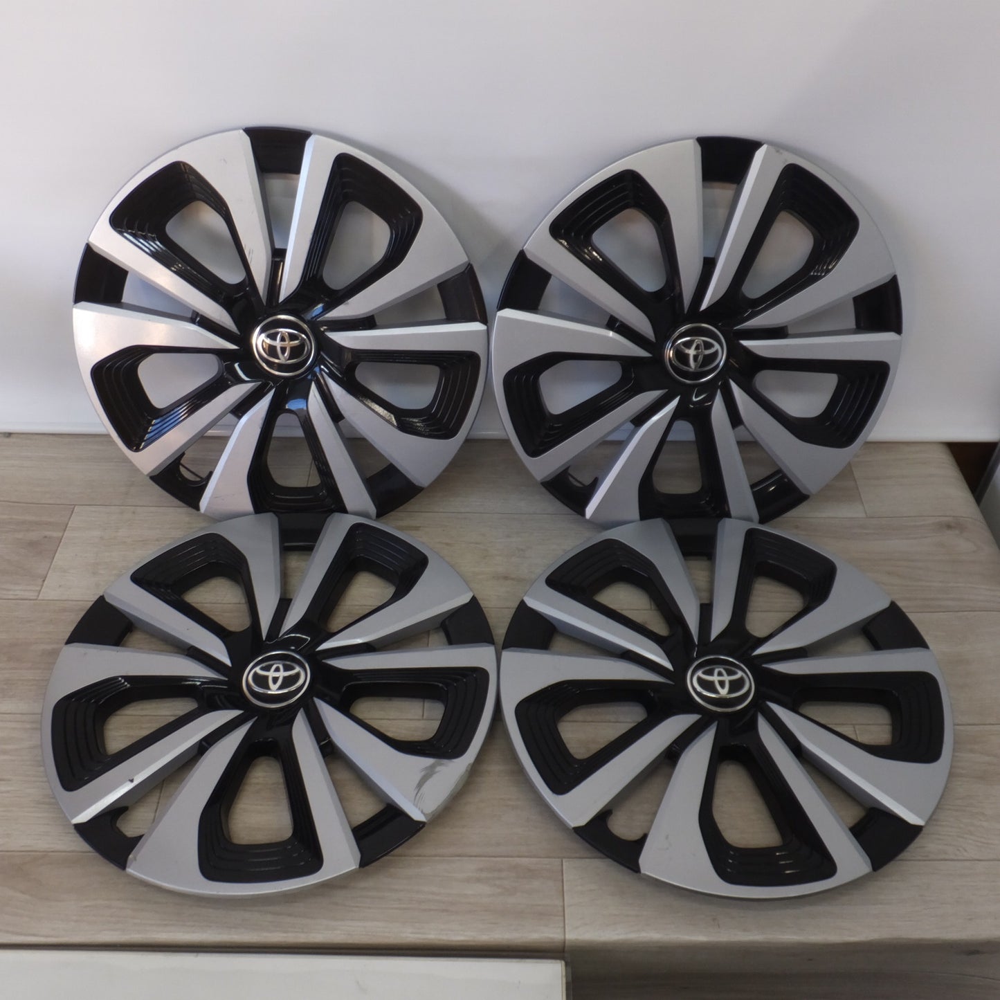 [送料無料] ★トヨタ TOYOTA 純正 プリウス 50系 後期 PHV ホイールカバー 15インチ 4枚★
