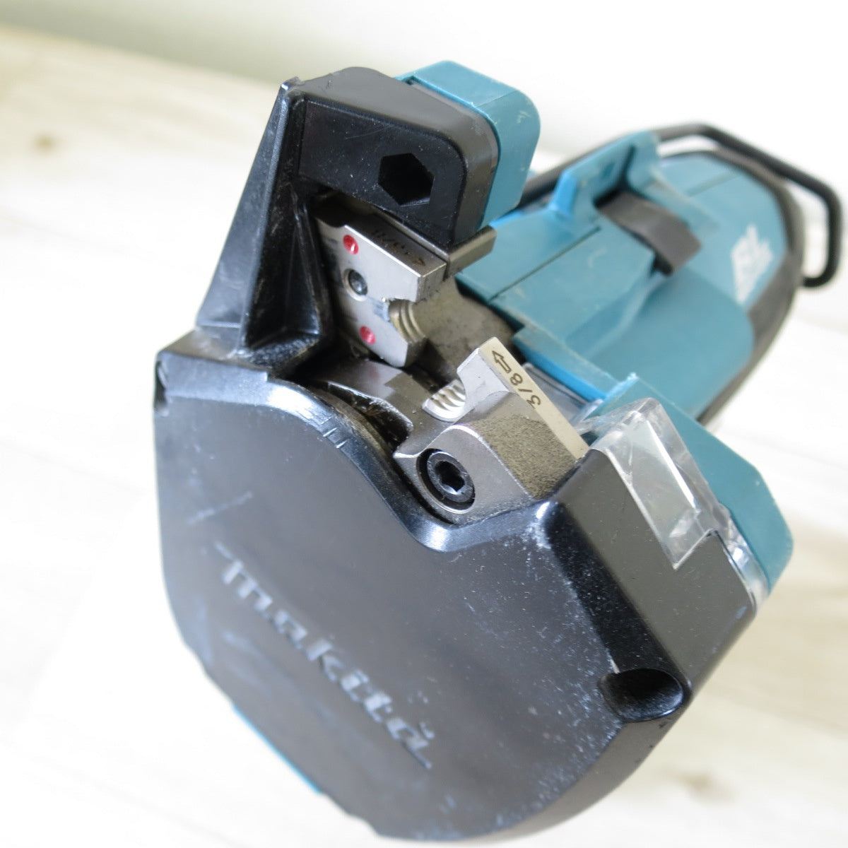 [送料無料] ◇マキタ 充電式 全ネジ カッタ SC102D 電動 工具 makita 全ねじ カッター バッテリー BL1860B◇