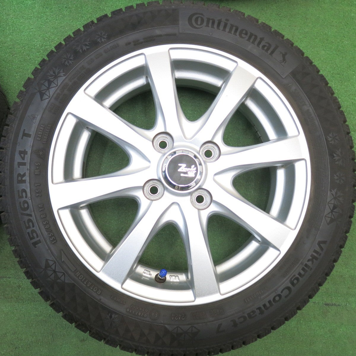 バリ溝！24年！キレイ！9.5分以上★スタッドレス 155/65R14 コンチネンタル バイキングコンタクト7 Zmeist VS-8 14インチ PCD100/4H★6032901HAス