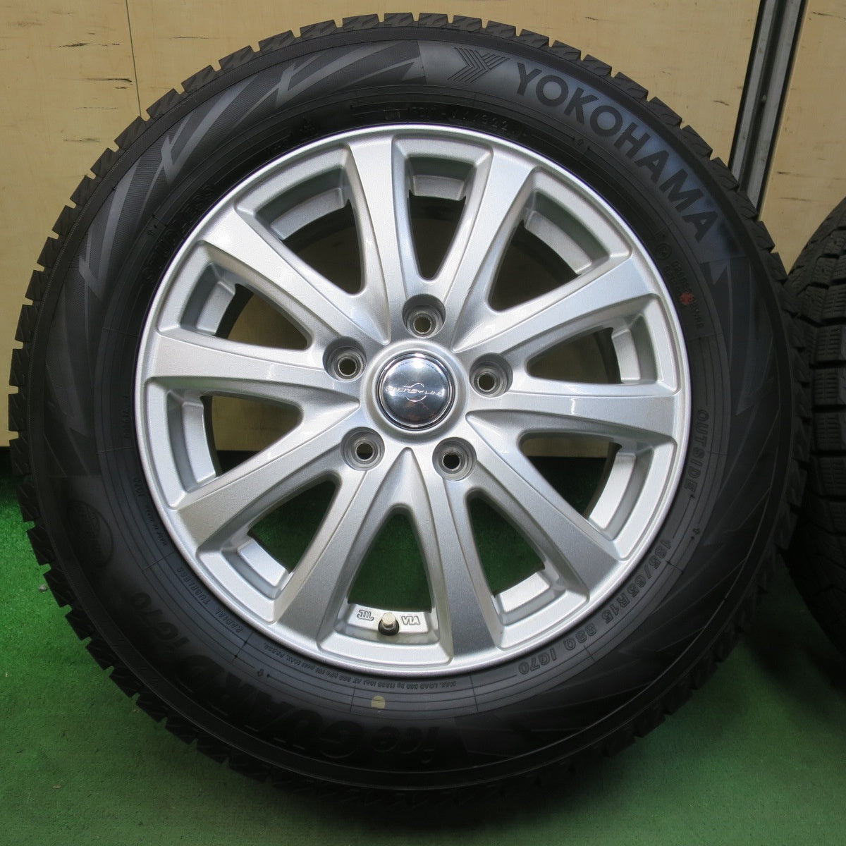 バリ溝！21年！キレイ！9.5分以上★スタッドレス 185/65R15 ヨコハマ アイスガード iG70 ENERGY LINE エナジー ライン 15インチ PCD114.3/5H★5103107イス