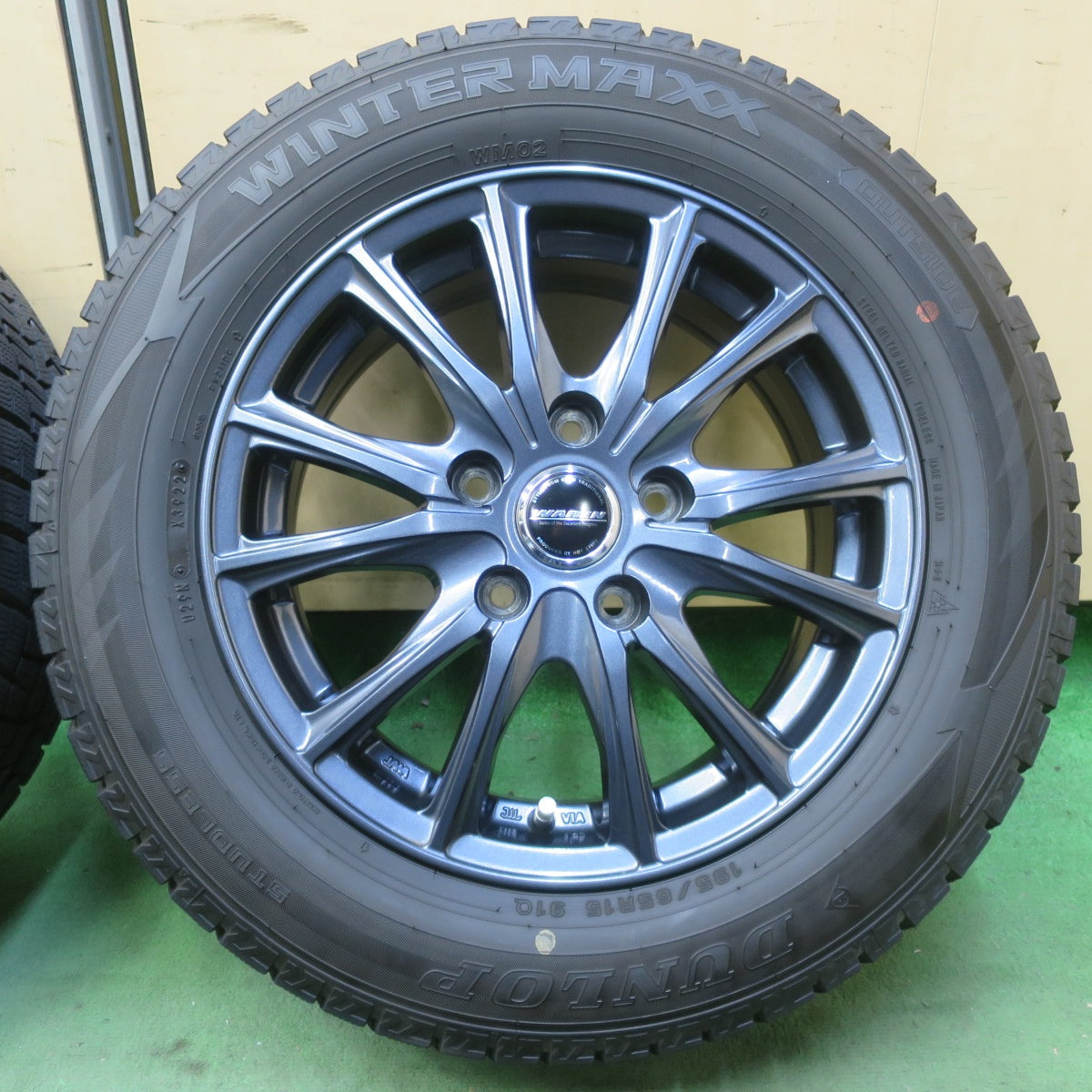 バリ溝！22年！キレイ！9.5分◎スタッドレス 195/65R15 ダンロップ ウインターマックス WM02 WAREN ヴァーレン 15インチ PCD114.3/5H◎6083115イス