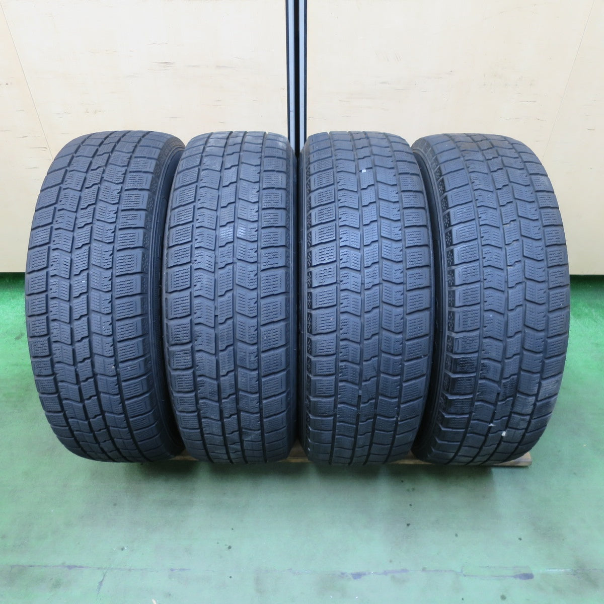 バリ溝！21年！キレイ！8.5分★スタッドレス 225/60R17 グッドイヤー アイスナビ7 JOKER ジョーカー 17インチ PCD114.3/5H★5111908TTス