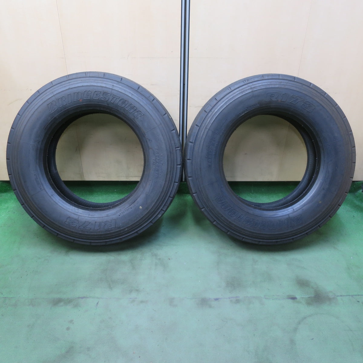 新車外し！24年！2本★トラック タイヤ 265/70R19.5 140/138J ブリヂストン R173 19.5インチ★6053004イノタ