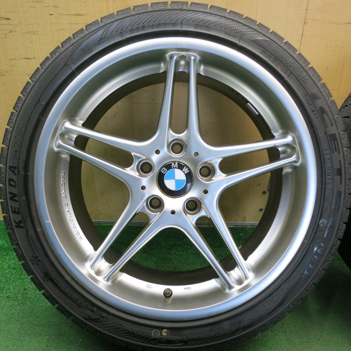 バリ溝！22年！9.5分◎BMW 等 Racing Dynamics RD3 225/45R18 スタッドレス ケンダ KR36 アイステック ネオ レーシング ダイナミクス 18インチ PCD120/5H◎6061410HAス
