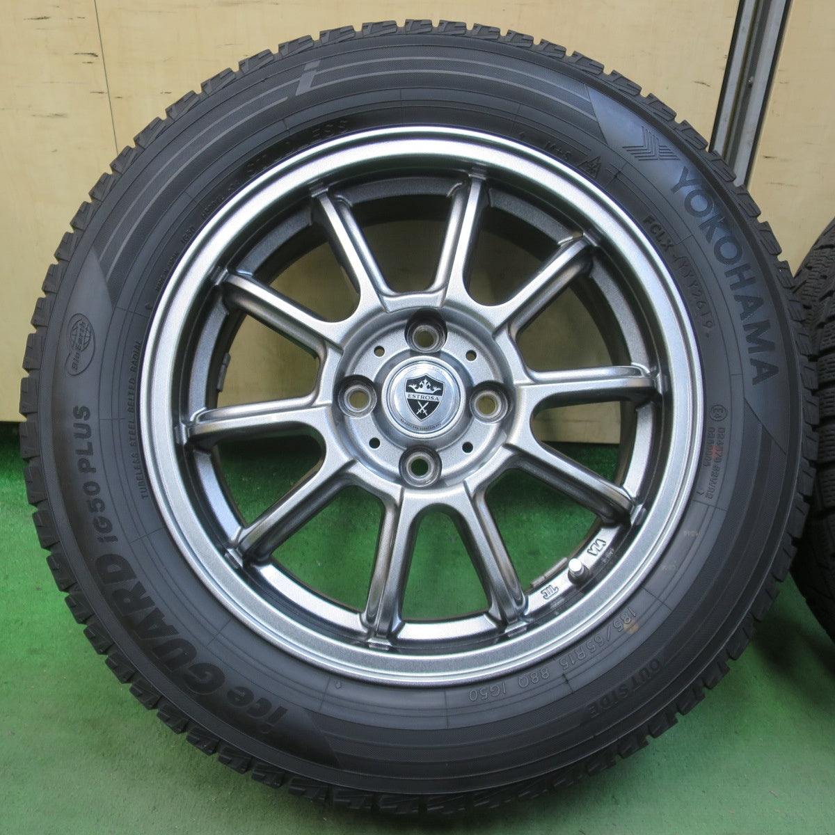 バリ溝！キレイ！8.5分★スタッドレス 185/65R15 ヨコハマ アイスガード iG50 プラス ESTROSA エステローザ 15インチ PCD100/4H★6022304イス