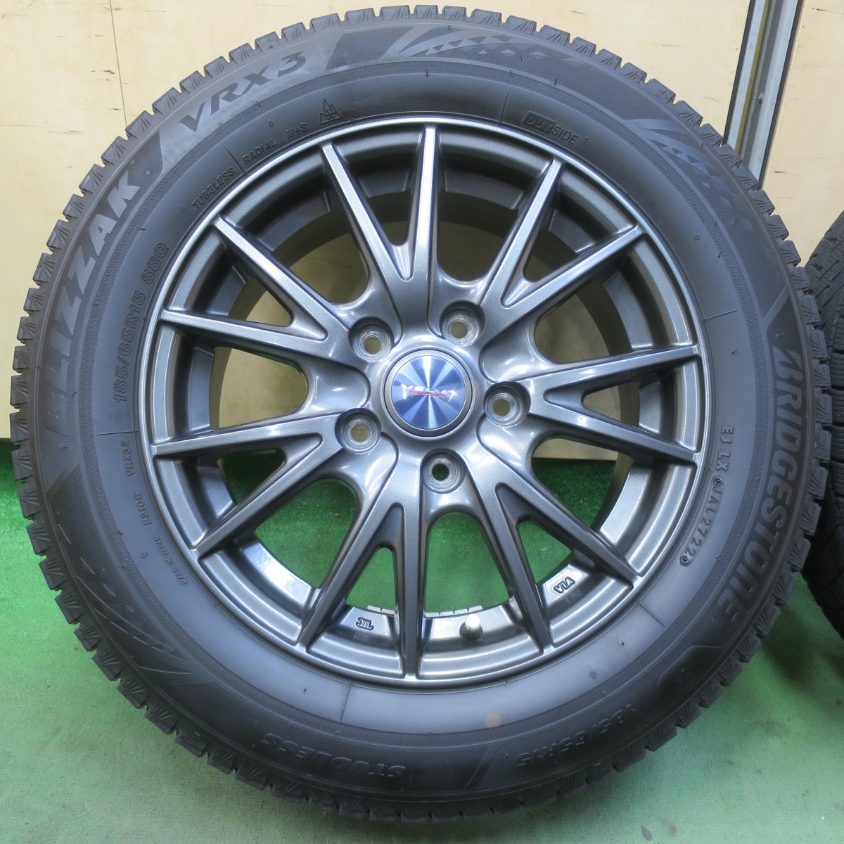 バリ溝！22年！キレイ！9分◎スタッドレス 185/65R15 ブリヂストン ブリザック VRX3 VELVA SPORT ヴェルヴァ スポーツ 15インチ PCD114.3/5H◎6081208イス