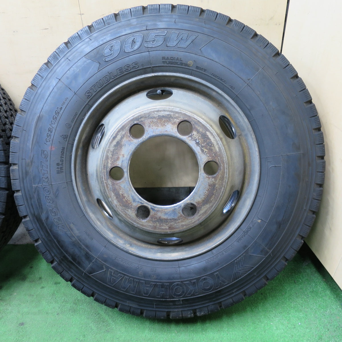バリ溝！23年！ほぼ10分！6本！付属品付★トラック 225/80R17.5 123/122L スタッドレス ヨコハマ 905W RTG メッキ 135-12S TOPY スチール 135-9CS PCD222.25/6H★6042903ナス