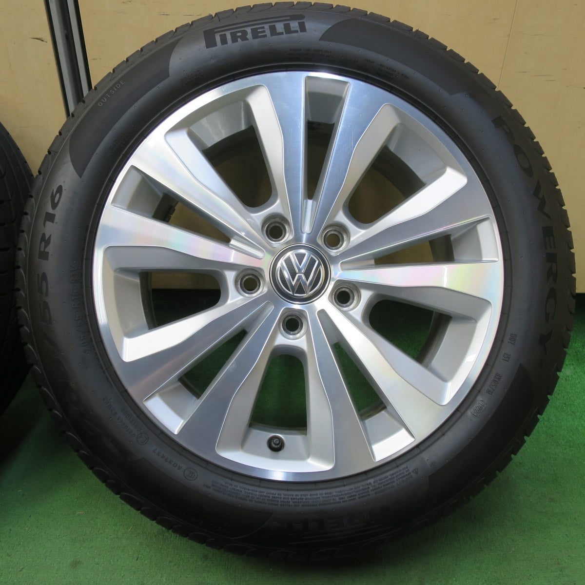 タイヤほぼ未使用！24年！キレイ★ワーゲン ゴルフ7 純正 205/55R16 ピレリ POWERGY TM 16インチ PCD112/5H★5070903イノ