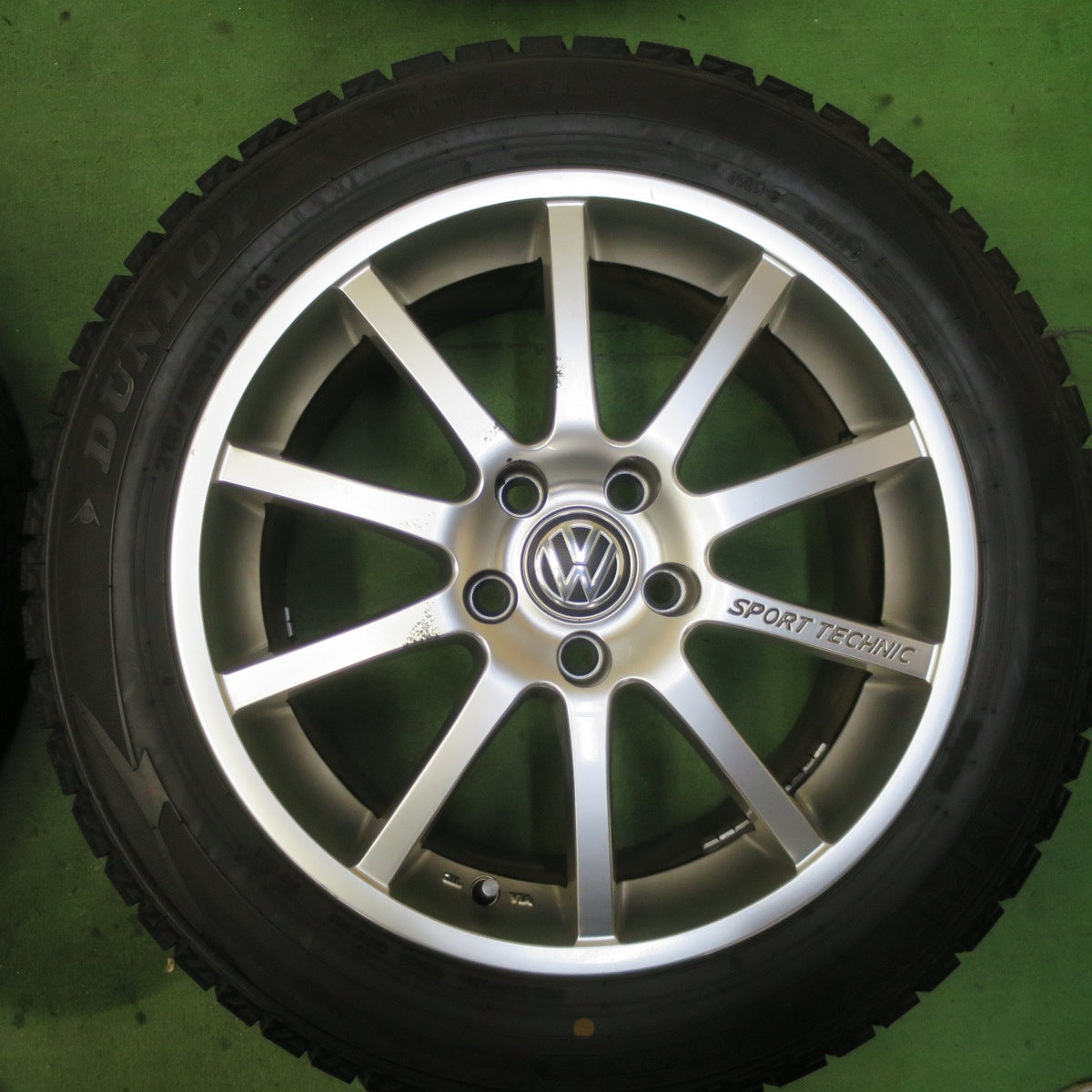 バリ溝！22年！9.5分★ワーゲン 等 215/55R17 SPORT TECHNIC スタッドレス ダンロップ ウインターマックス WM02 スポーツテクニック 17インチ PCD112/5H★5061905TTス