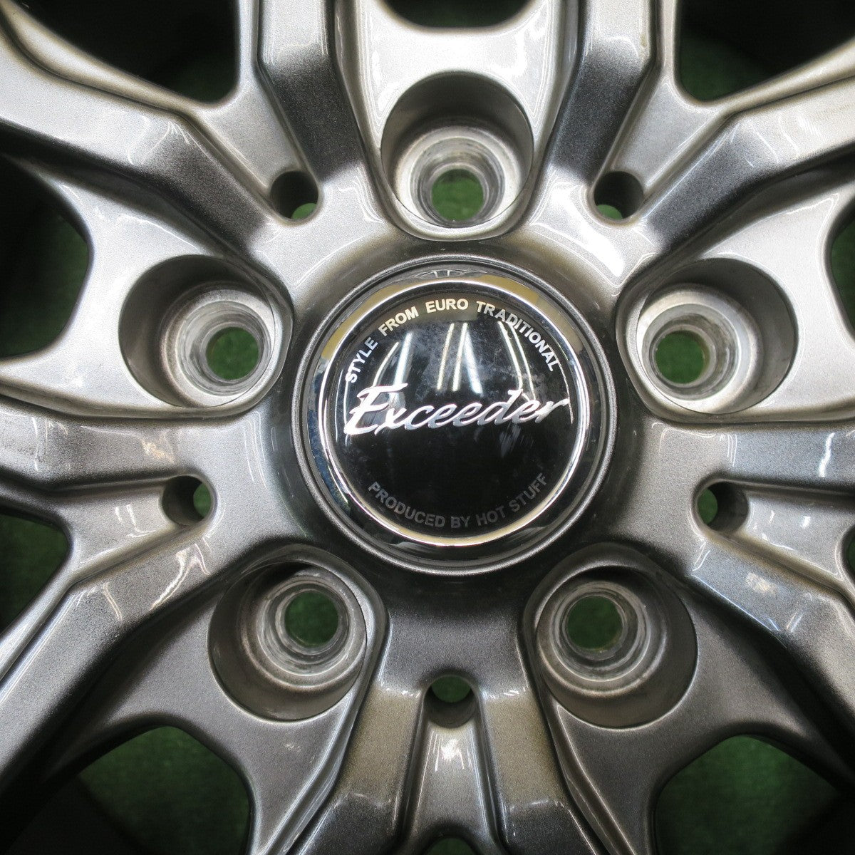 バリ溝！22年！キレイ！9.5分★スタッドレス 215/60R16 カプセン Snowshoes AW33 Exceeder エクシーダー 16インチ PCD114.3/5H★5121804NJス