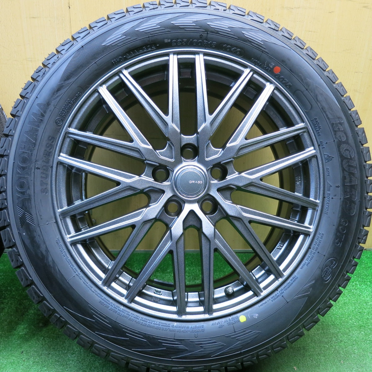 未使用！24年★スタッドレス 225/60R18 ヨコハマ アイスガード G075 GRASS グラス 18インチ PCD114.3/5H★5121305HAス