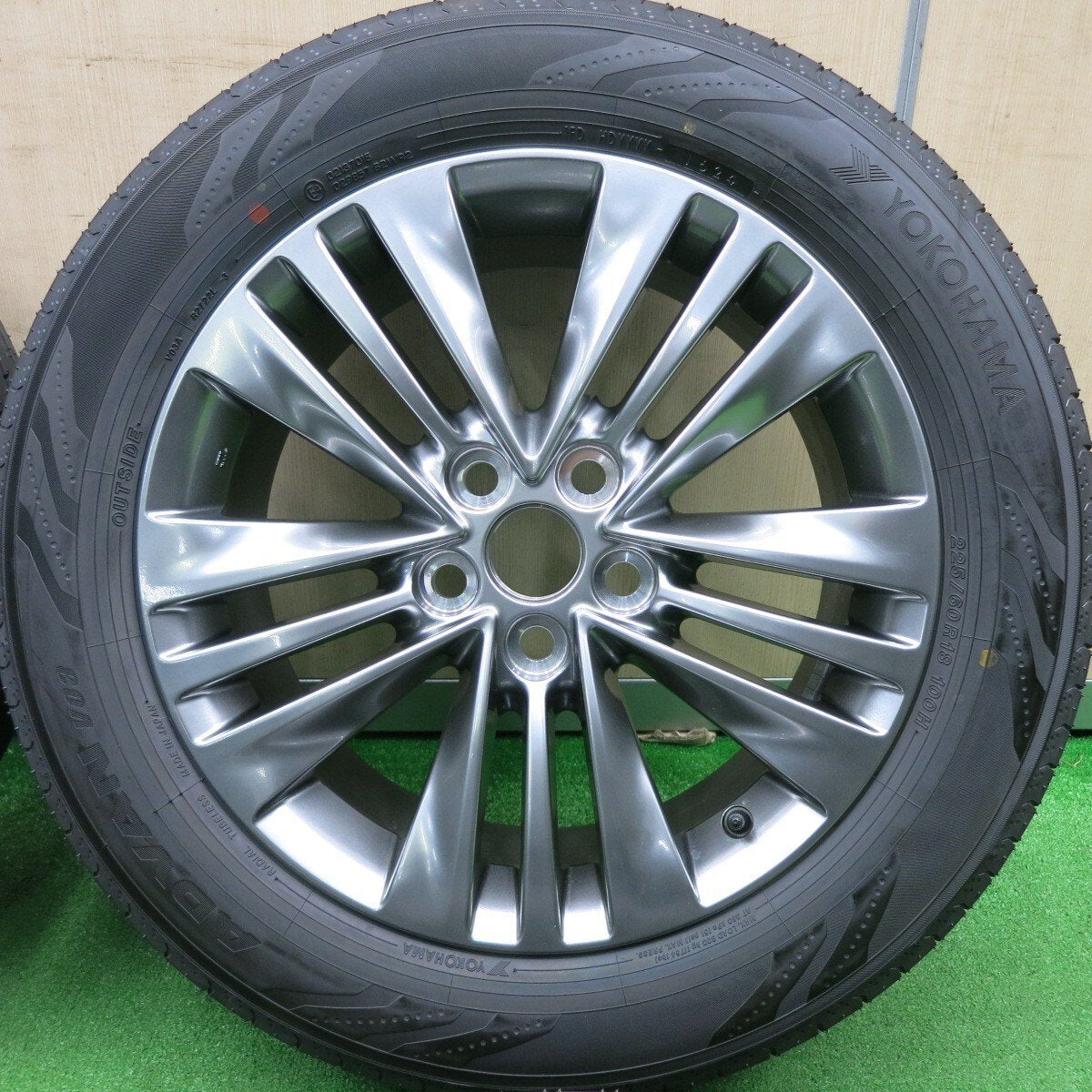 新車外し 24年★トヨタ 40系 アルファード ヴェルファイア 純正 225/60R18 ヨコハマ アドバン V03 PCD120/5H★4112701TNノ